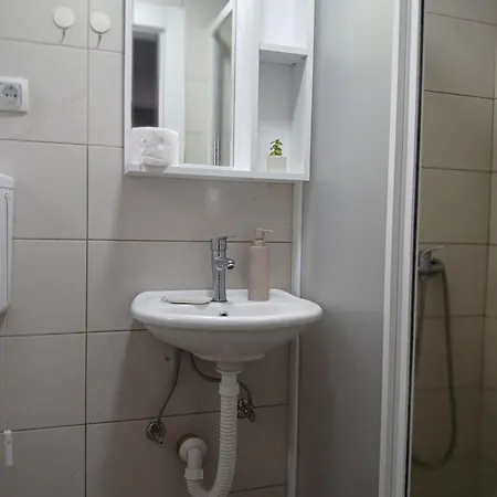Apartment Dorovic 1 Postenje